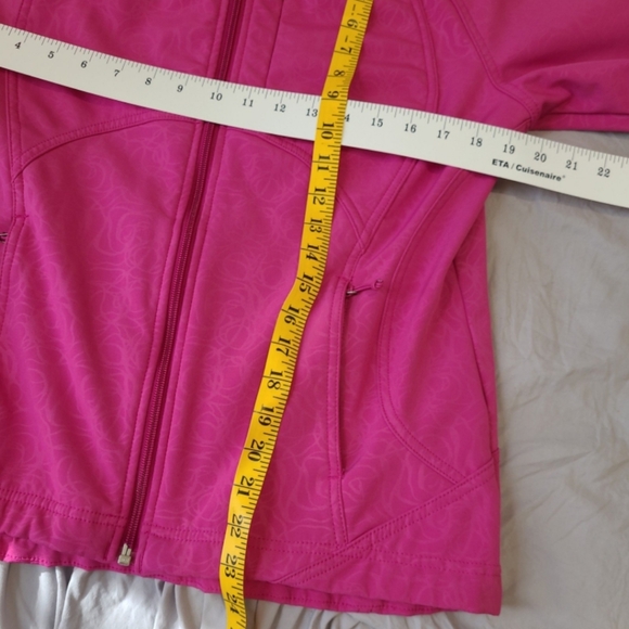 Double Diamond Women's SZ Med winter ski jacket fuschia w/muted floral print - Picture 12 of 12